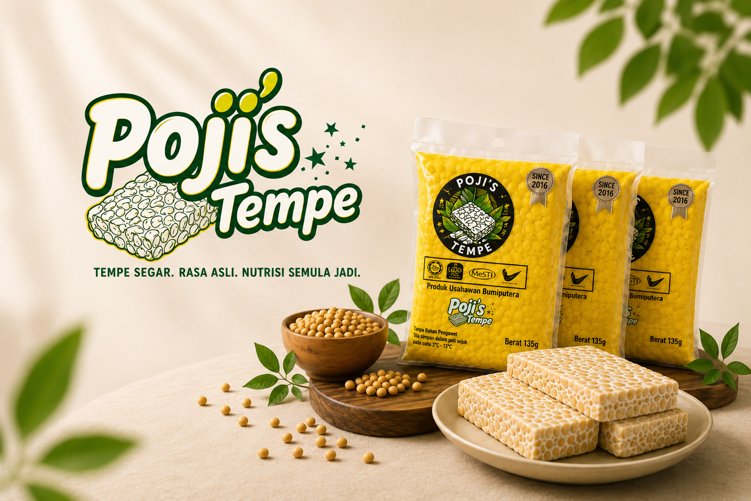 Pojie’s Tempe bersama tiga pek tempe, hirisan tempe dan kacang soya